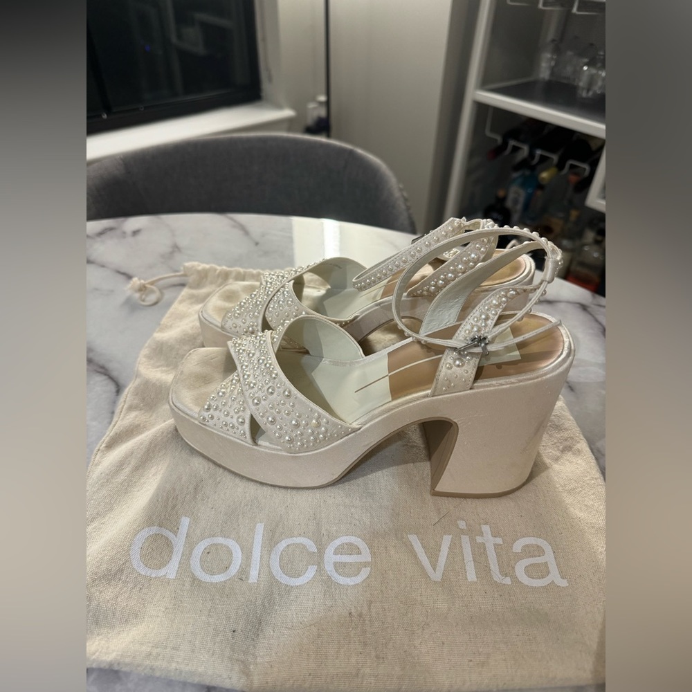 Dolce Vita - Wessi Pearl Sandal (size 8)